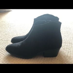 Like New Black short booties - size 8
